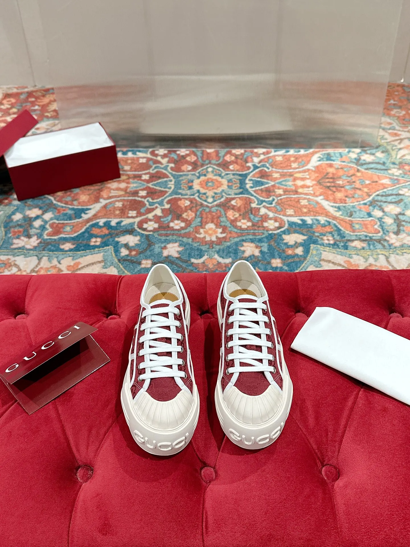 👟👟Ex-factory price 520👟👟 Women's models are new🆕 Arrival Gucci tennis 1977 classic Loft series canvas shoes... 2025 hot recommended model, G+1977×Disney cooperation series... GG canvas is made of finished products and incorporates brand elements. The retro style is rich, the classics and feelings are perfect for recall! Each color fabric developed by the original version is customized by the original version, and we pursue the ultimate in large-scale products! Market-level top version ⚠ Fabric: Customized GG cloth electric embroidery/5D washed distressed canvas Lining: Customized terry cloth lining (the feet are fitted and cannot be disassembled) Outsole: Original molded TPU two-color outsole Size: 35-40 (41 customized)
